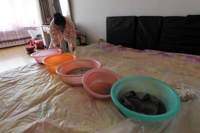 湘桥楼上漏水，住户失联，小区没物管，业主维权难！律师来支招……